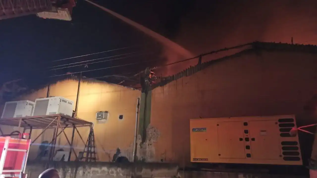 Hatay’da Fabrika Alev Alev Yandı: Bir İşçi Hayatını Kaybetti! 1